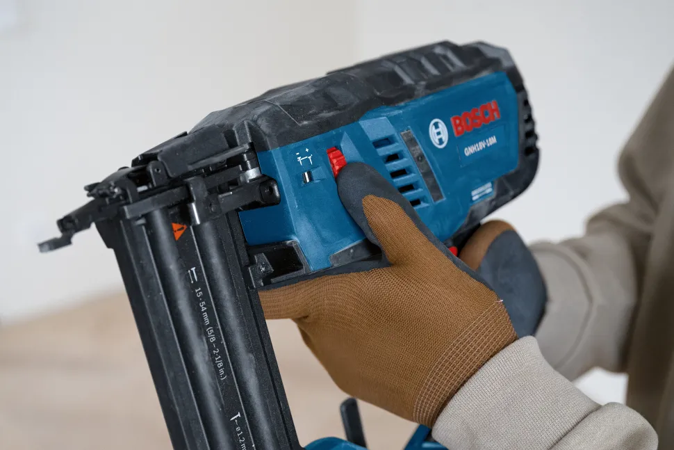 Bosch Power Tools 18-Gauge Brushless Brad Nailer GNH18V-18MN