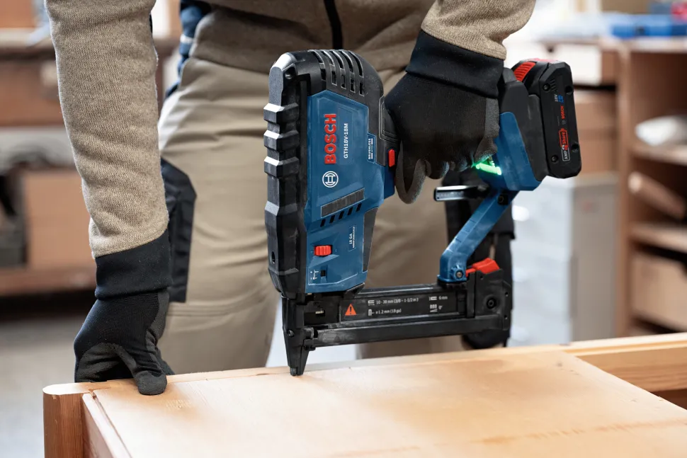 Bosch Power Tools 18V 18-Gauge Narrow Crown Stapler GTH18V-18MN