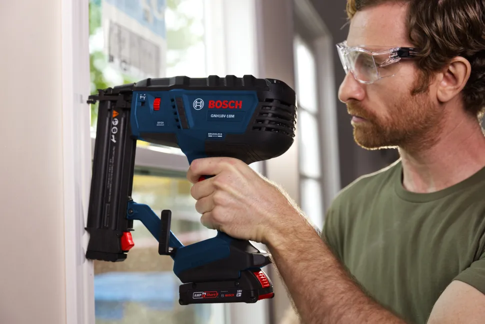 Bosch Power Tools 18V 18-Gauge Brad Nailer Kit GNH18V-18MB12