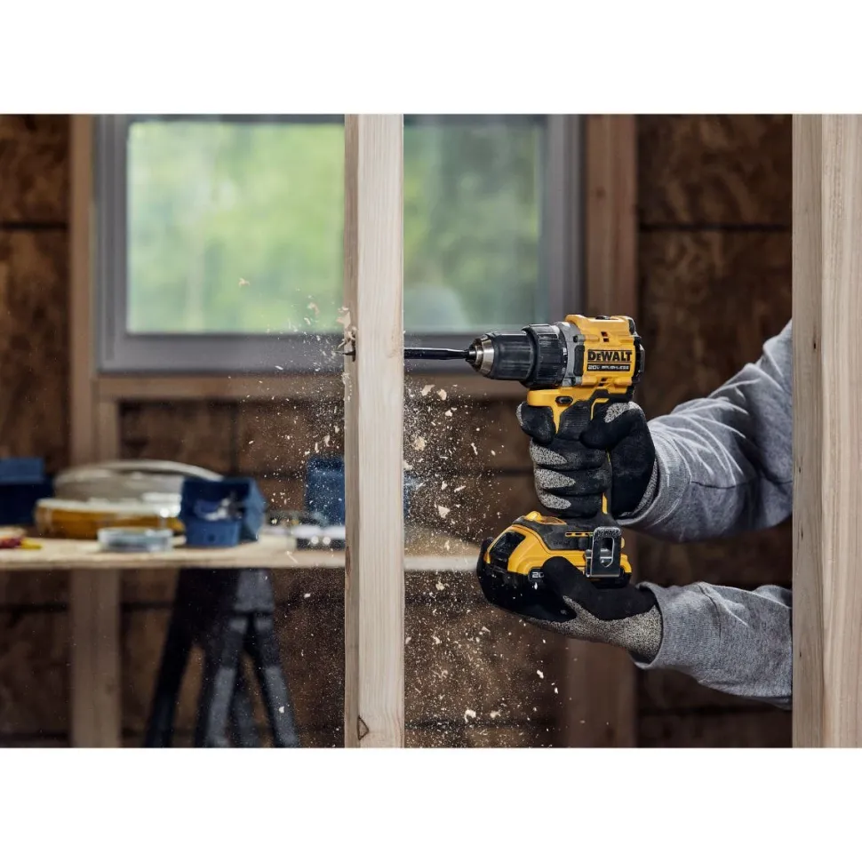 DeWalt ATOMIC COMPACT SERIES 20V MAX* Brushless Cordless 1/2" Drill/Driver Kit DCD794D1