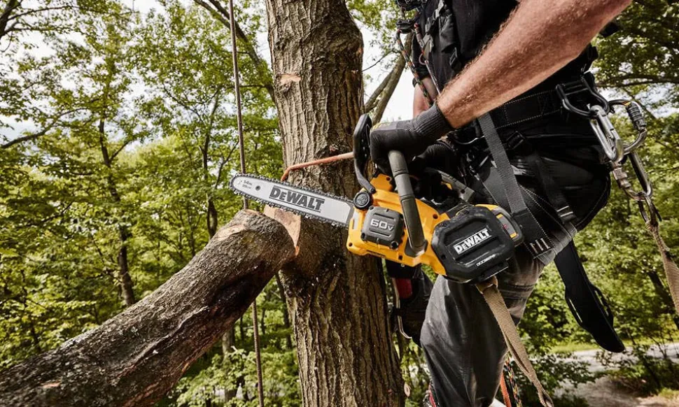 DeWalt 60V MAX 14" Top Handle Chainsaw Kit DCCS674X2