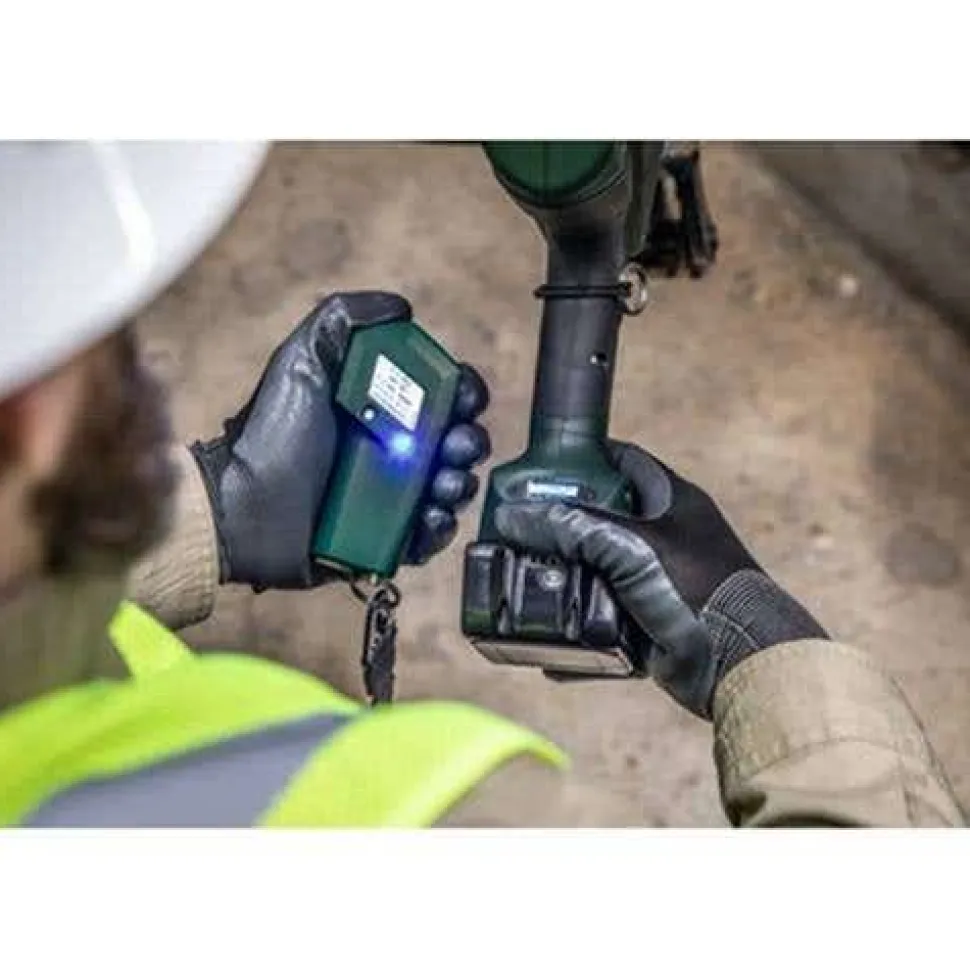 Greenlee 18V Gator 105mm Guillotine Remote Cable Cutter Kit ESG105LXR11