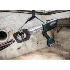 Greenlee 18V Gator 105mm Guillotine Remote Cable Cutter Kit ESG105LXR11