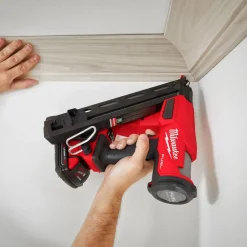 Milwaukee M18 FUEL 15 Gauge Finish Nailer (Tool Only) 2839-20