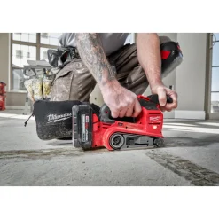 Milwaukee M18 FUEL Belt Sander 3