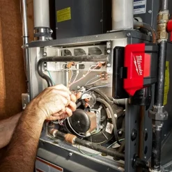 Milwaukee M12 ROVER Pivot Service Flood Light LED 700 Lumens & USB Charging 2367-20