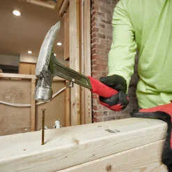 Milwaukee 20oz Smooth Face Rip Claw Hammer 48-22-9020