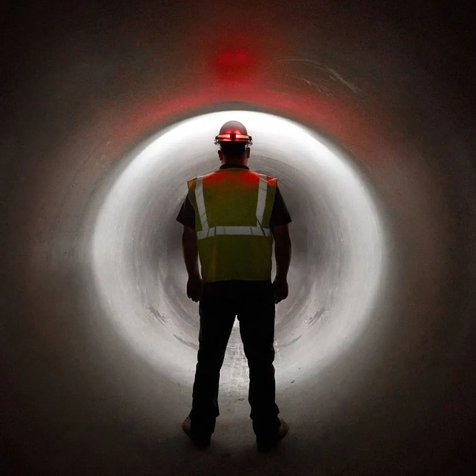 Milwaukee REDLITHIUM USB BEACON Rechargeable 600 Lumen Hard Hat Light (3.0Ah) Kit 2116-21