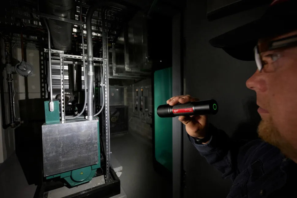 Milwaukee REDLITHIUM USB Slide Focus Flashlight 2000 Lumens 2162-21