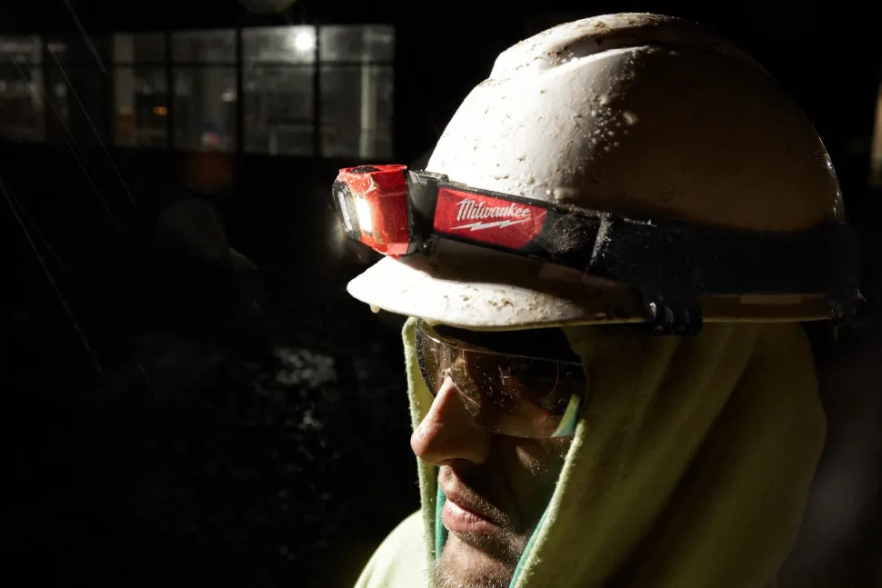 Milwaukee Spot/Flood Headlamp 450 Lumens 2104