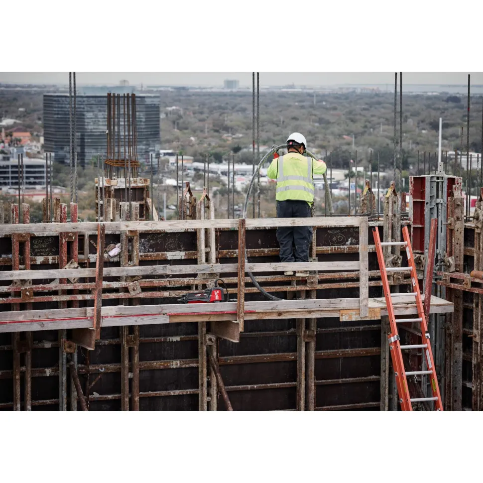 Milwaukee Tools MX FUEL High Cycle Concrete Vibrator 32' Whip w/ 2.25" Head 48-37-3222H