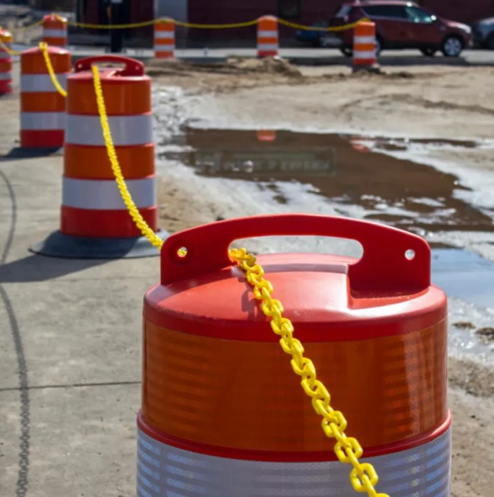 Mr Chain 2" Red #8 x 500 Ft. Plastic Barrier Chain 50005-500